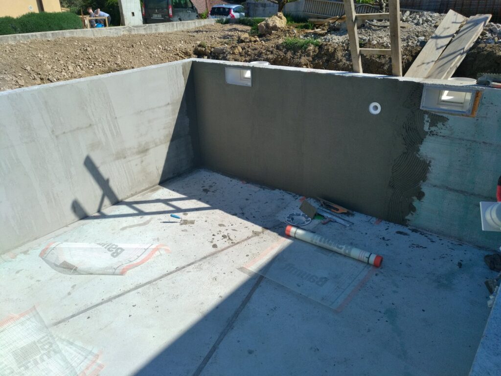 IZRAVNAVA STEN BAZENA S FASADNIM LEPILOM